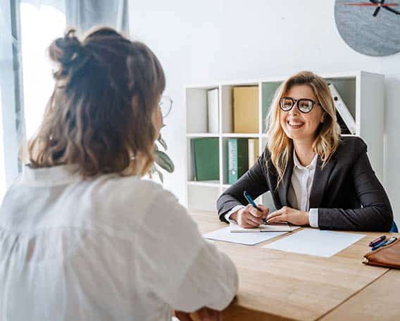 Entretien d'embauche entre deux femmes