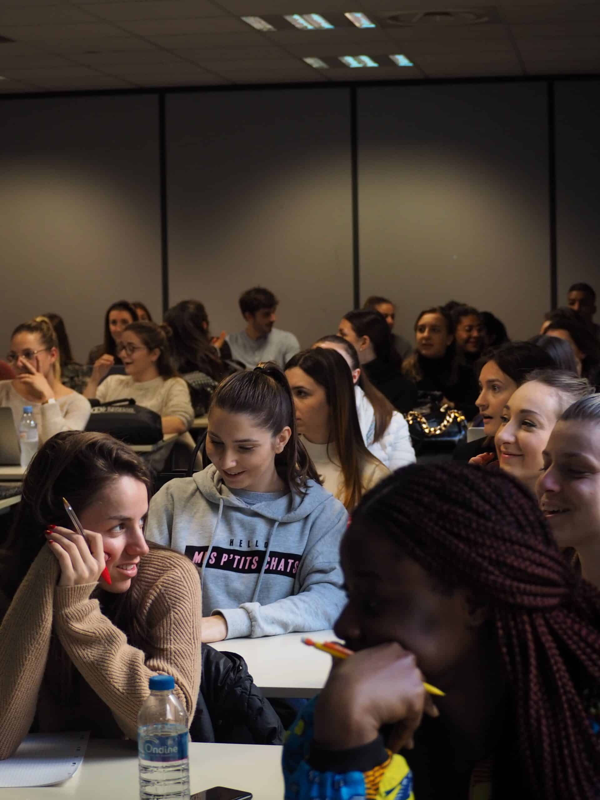 À étudiants en cours