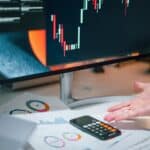Un étudiant qui après un BTS CCST fait une des quatre métier : - Le technico-commerciale - Le responsable de secteur - Le chargé d'affaire - L'ingénieur d'affaire