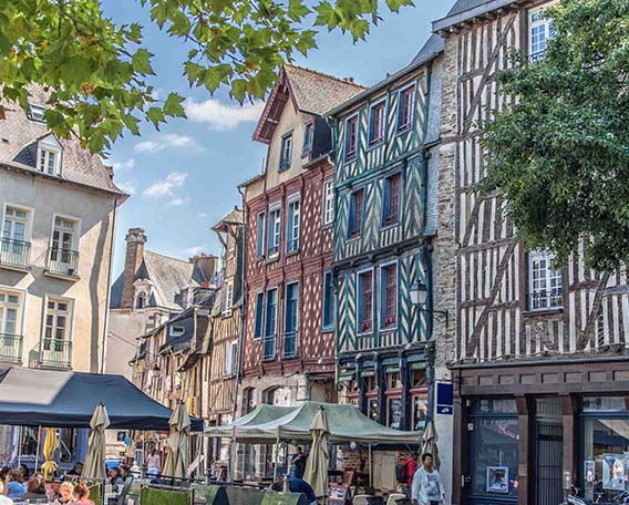 Architecture Rennaise rouge bleu